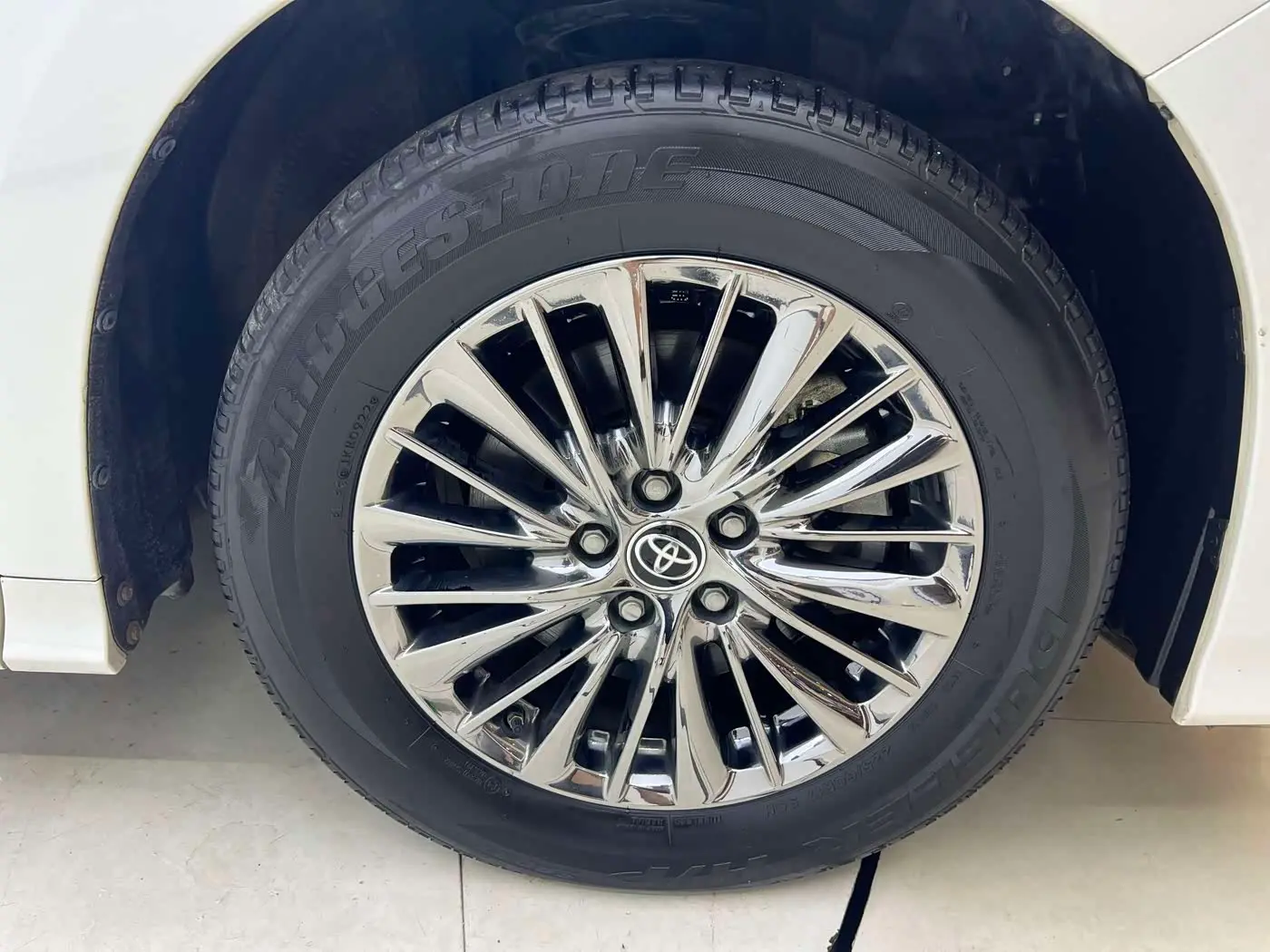 Toyota Alphard 2022 — Photo 6/20