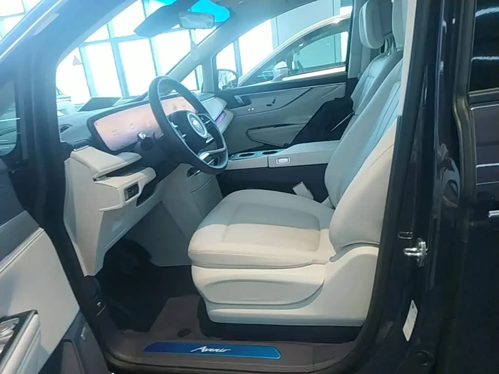 Buick GL8 New Energy 2025 — Photo 15/20