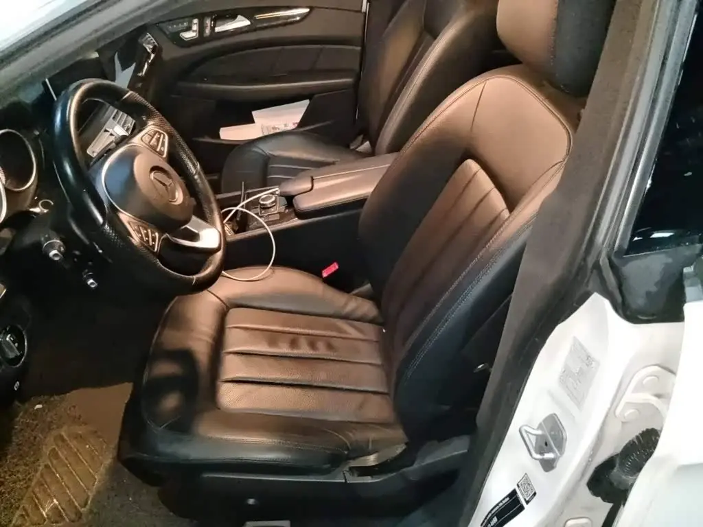Mercedes-Benz CLS 2015 — Photo 8/20