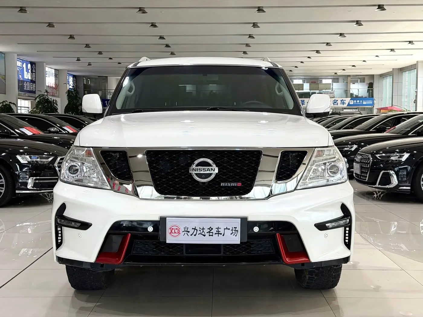 Nissan Patrol 2017 — Фото 2/9