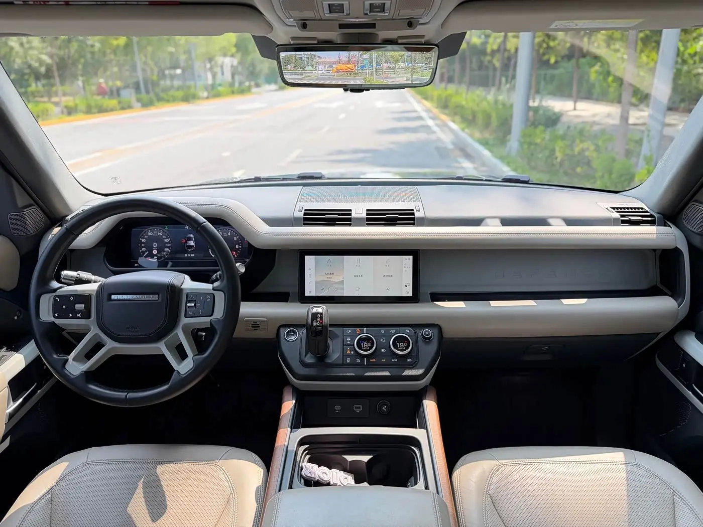 Land Rover Defender 2021 — Photo 6/20