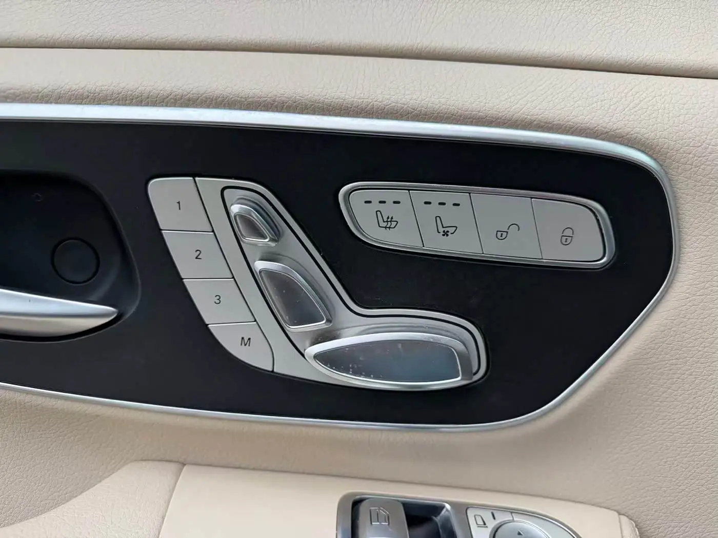 Mercedes-Benz V-Class 2019 — Şəkil 7/17