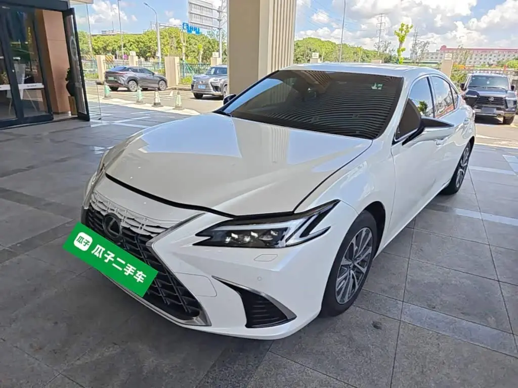 Lexus ES 2025 — Фото 2/20