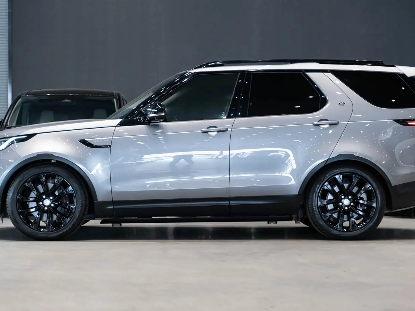 Land Rover Discovery 2024 — Photo 4/20