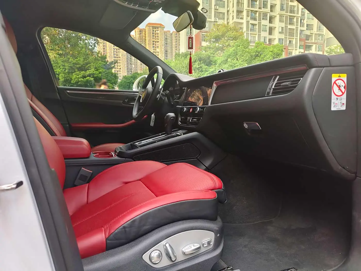 Porsche Macan 2025 — Photo 10/11