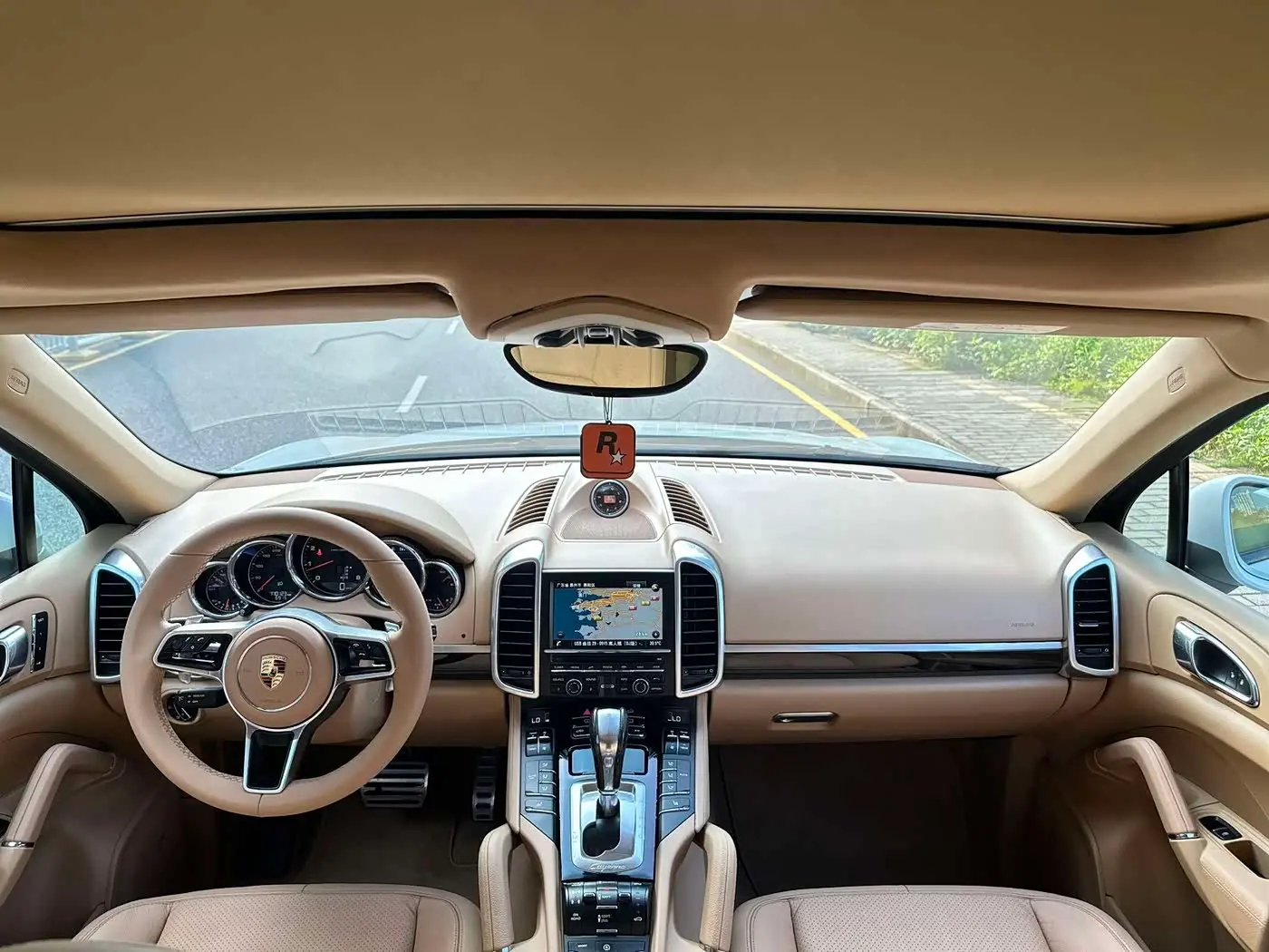 Porsche Cayenne 2016 — ფოტო 3/9