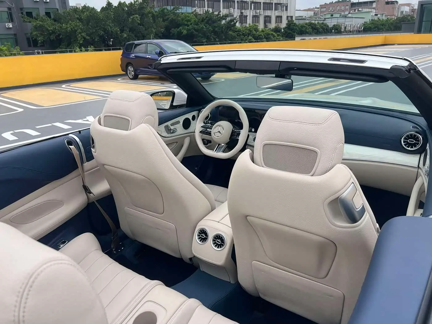 Mercedes-Benz E-Class 2023 — Фото 18/19