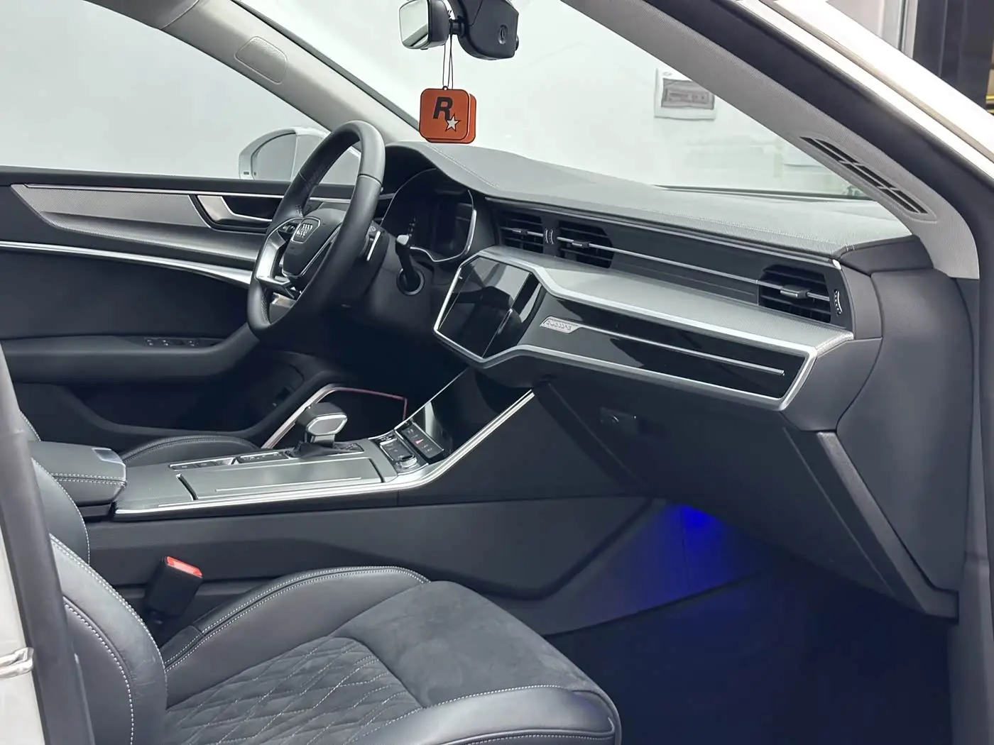Audi A7L 2023 — Фото 16/20