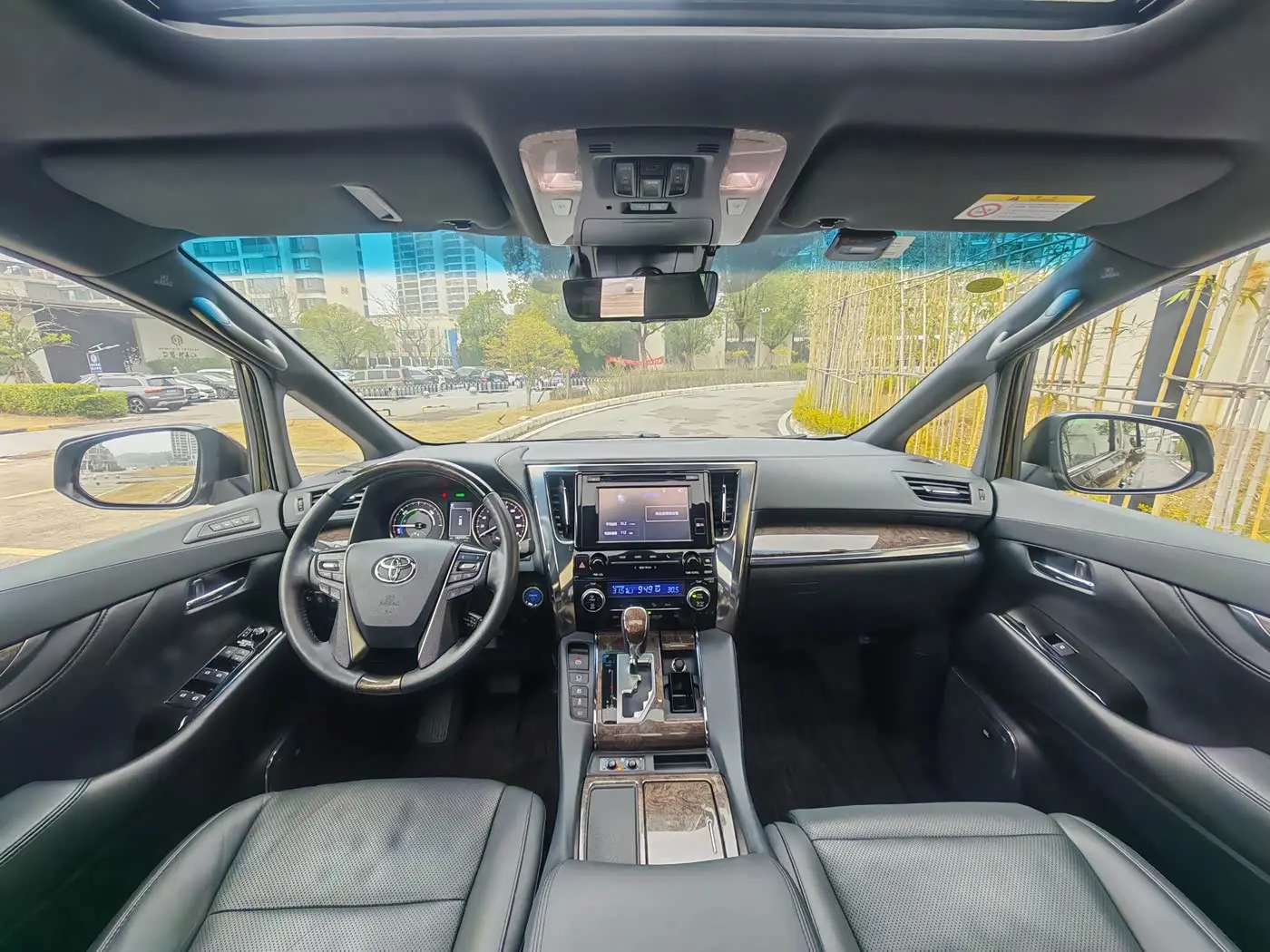 Toyota Vellfire 2019 — Фото 4/9