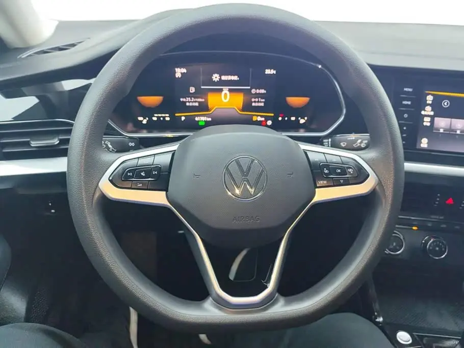 Volkswagen Passat 2025 — Photo 15/16