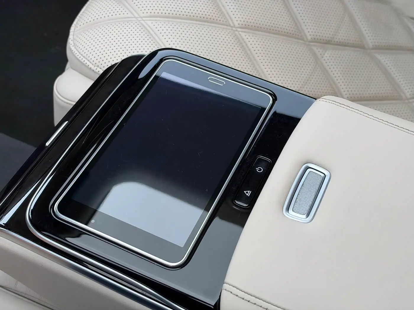 Mercedes-Benz Maybach S-Class 2022 — Фото 17/19