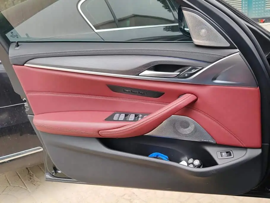 BMW 5 Series 2023 — Photo 7/16