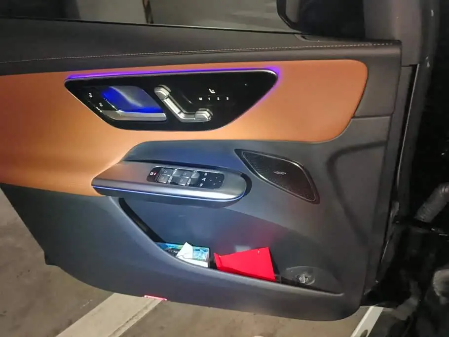 Mercedes-Benz GLC 2024 — Photo 7/16