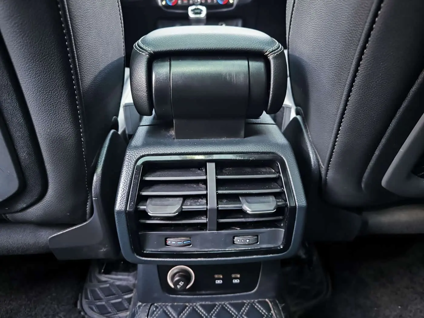 Audi Q3 2022 — Şəkil 13/20
