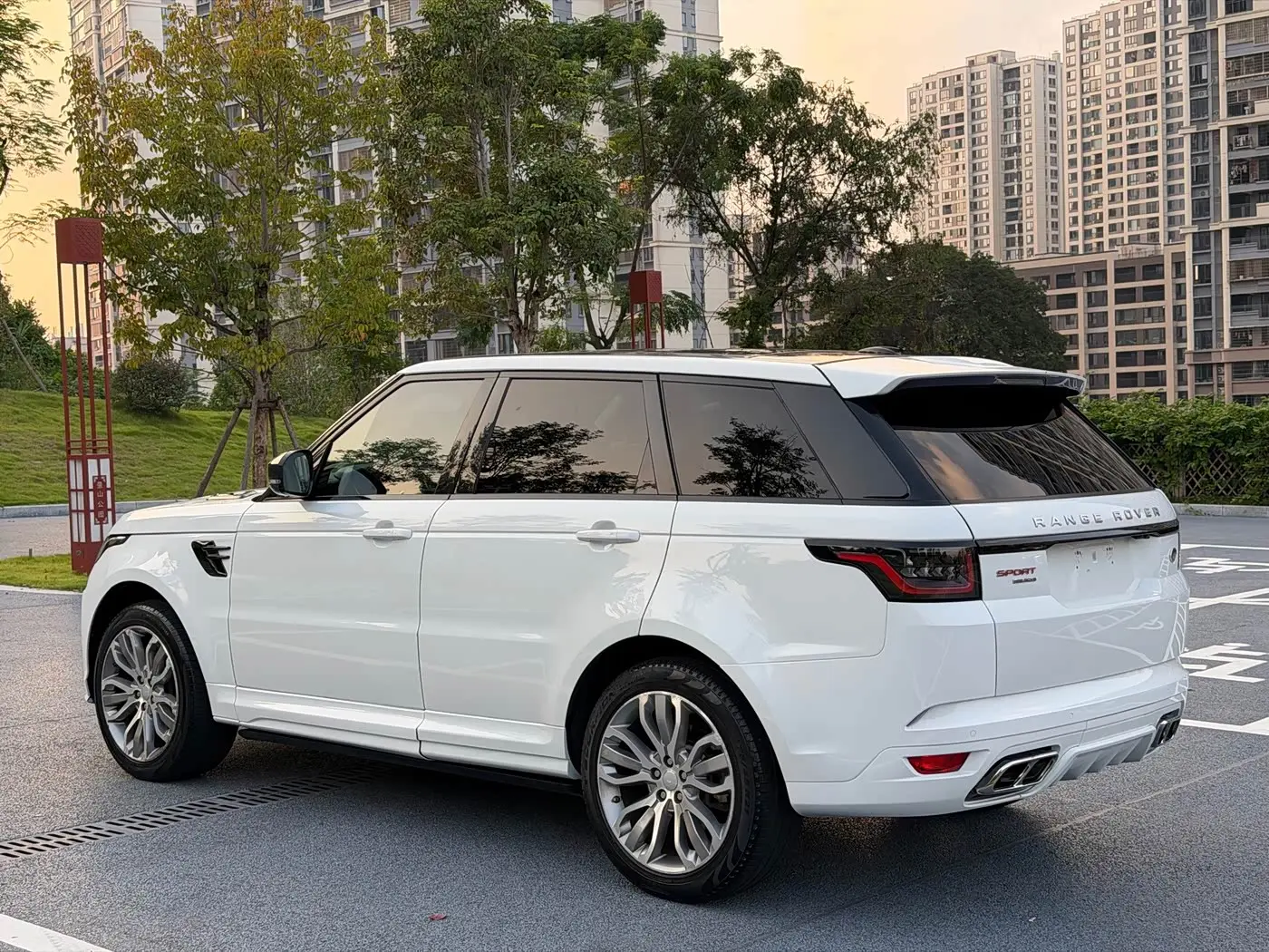 Land Rover Range Rover Sport 2016 — Şəkil 10/10