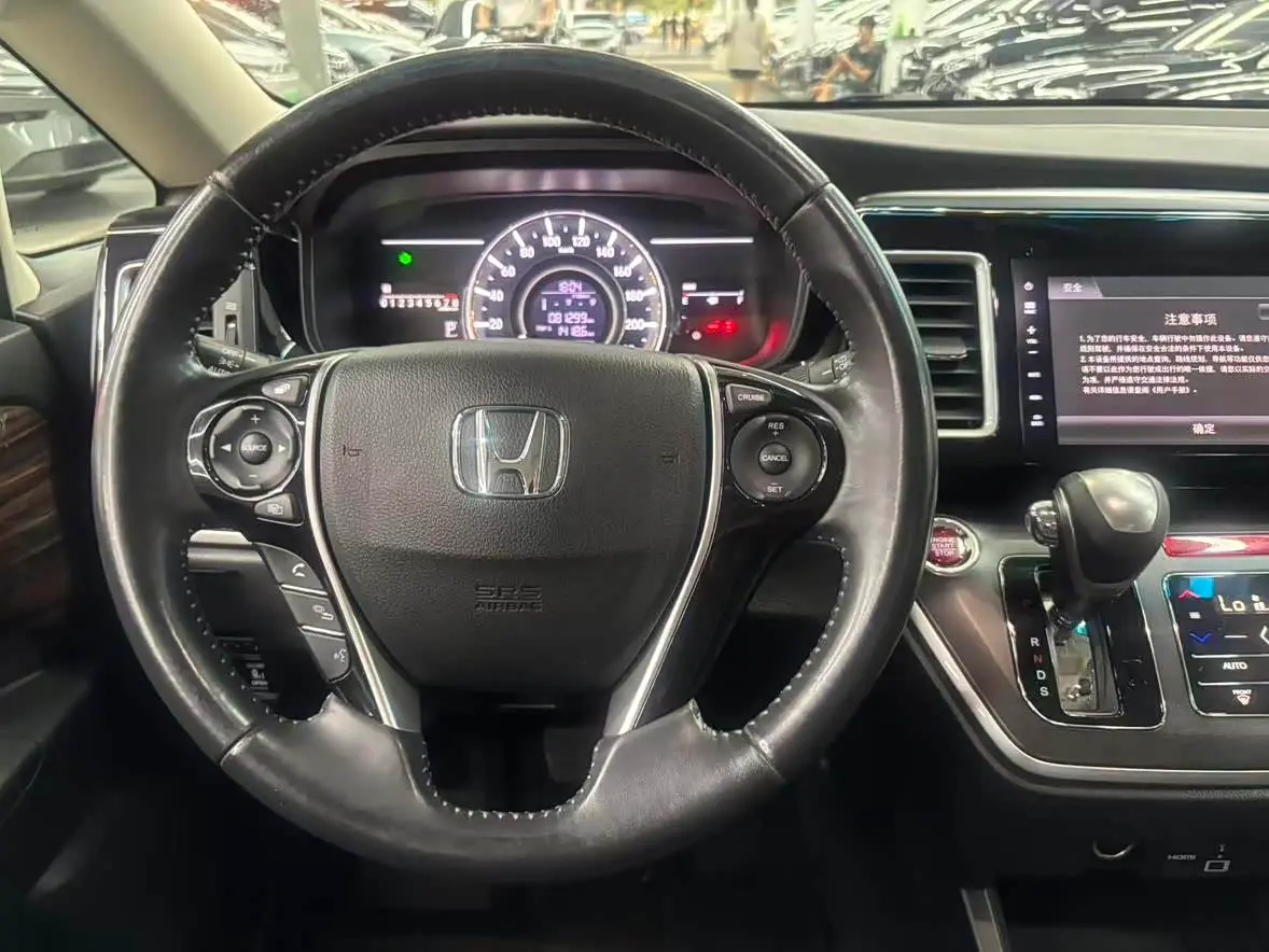 Honda Elysion 2018 — Photo 11/18