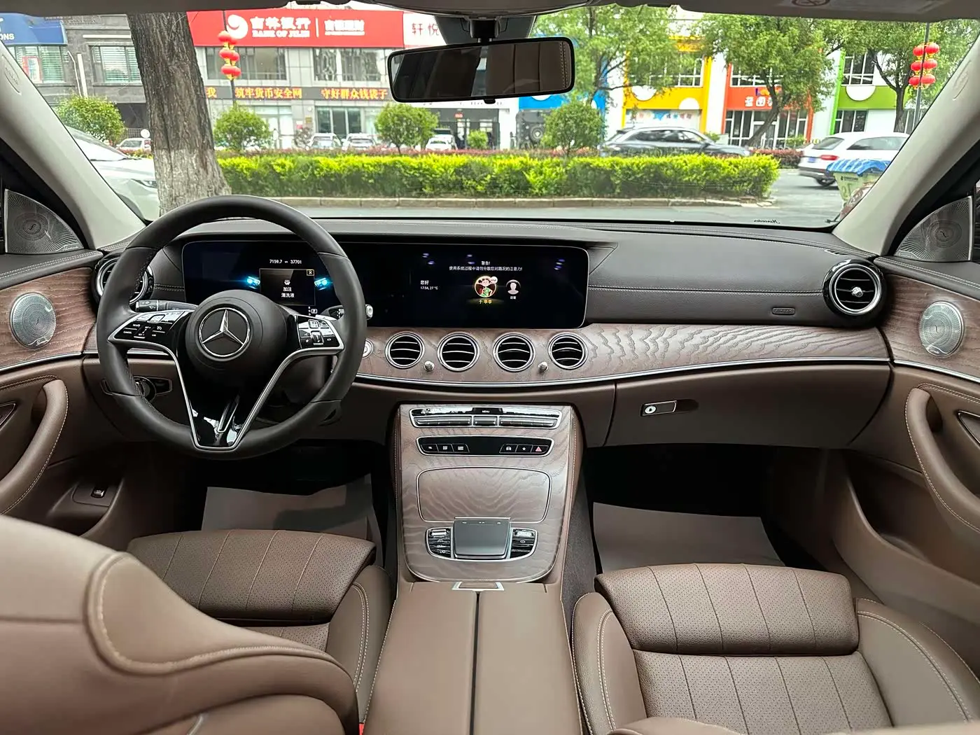 Mercedes-Benz E-Class 2023 — Фото 7/17