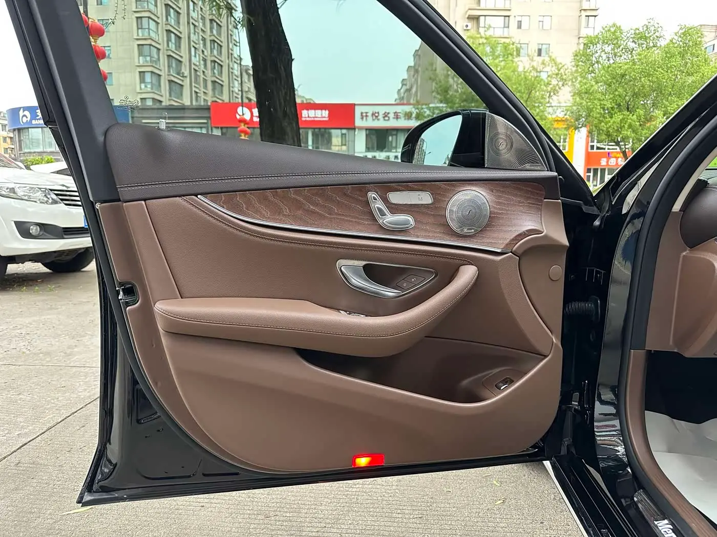 Mercedes-Benz E-Class 2023 — Фото 15/17