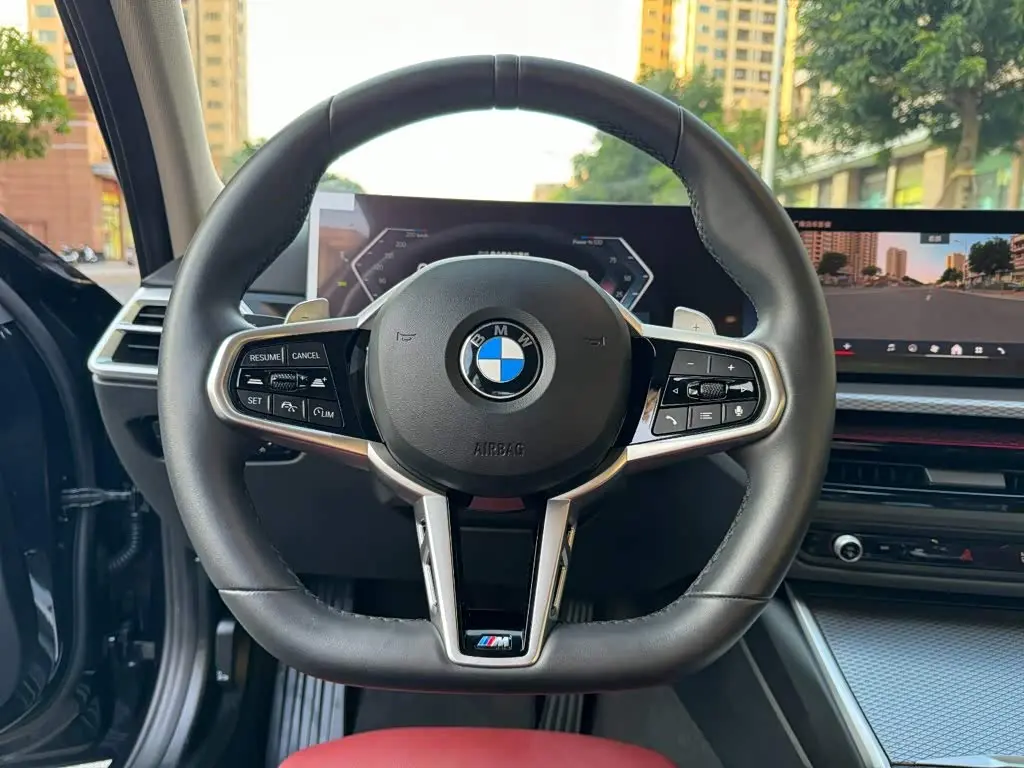 BMW 3 Series 2025 — Photo 16/20