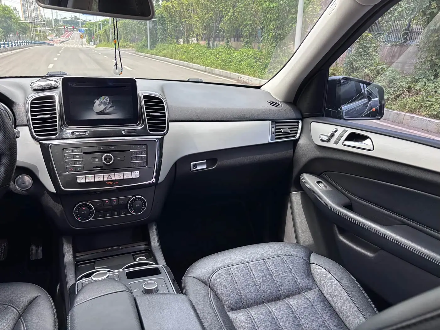 Mercedes-Benz GLE 2016 — Фото 12/13