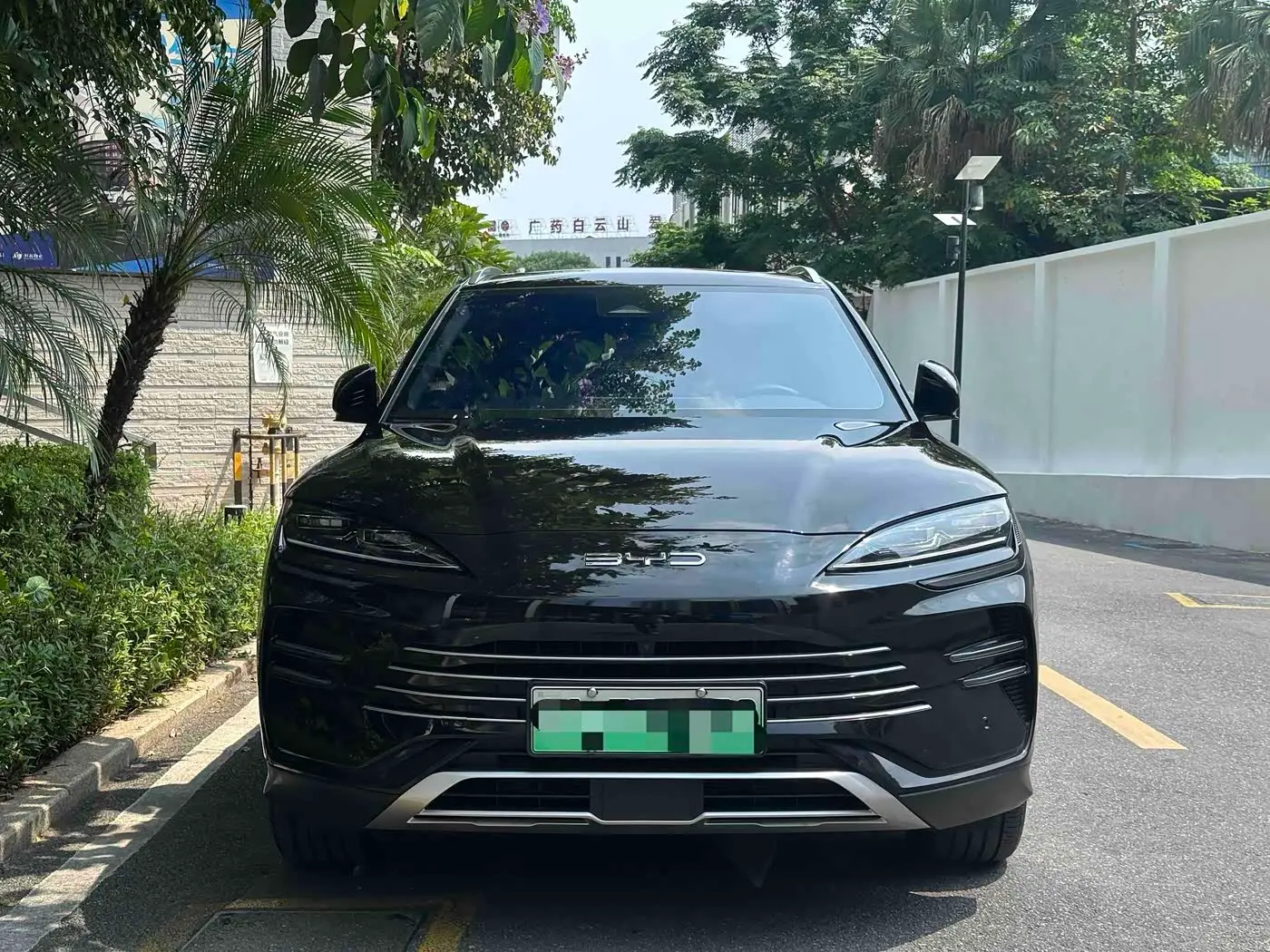 BYD Song PLUS PHEV 2023 — Photo 2/20