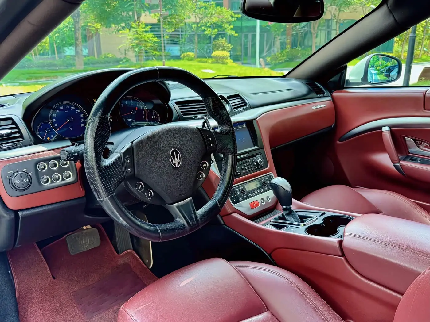 Maserati GranTurismo 2014 — ფოტო 8/15