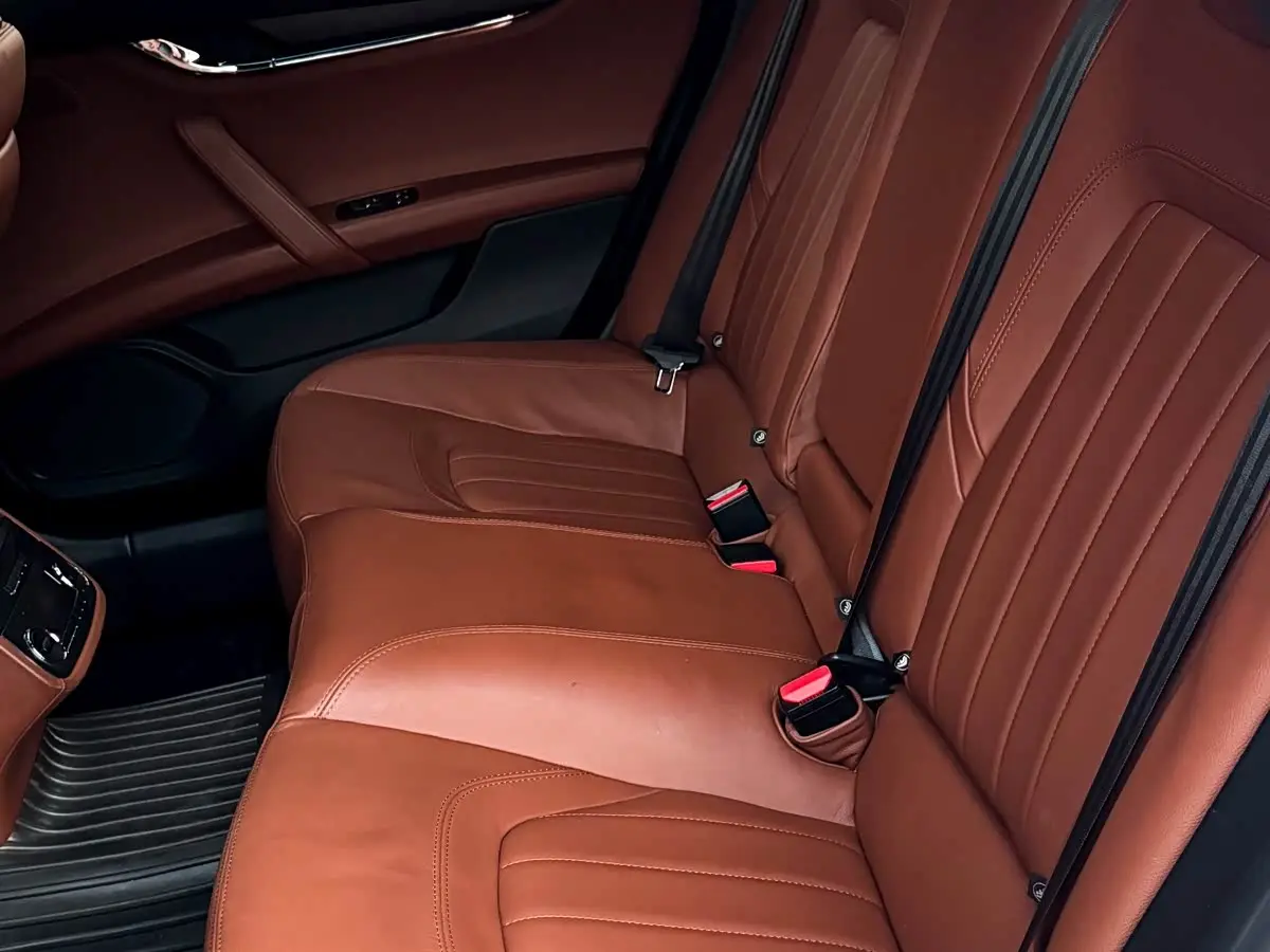 Maserati Quattroporte 2015 — Şəkil 15/20