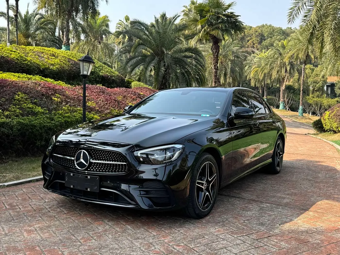 Mercedes-Benz E-Class 2022 — Фото 1/10