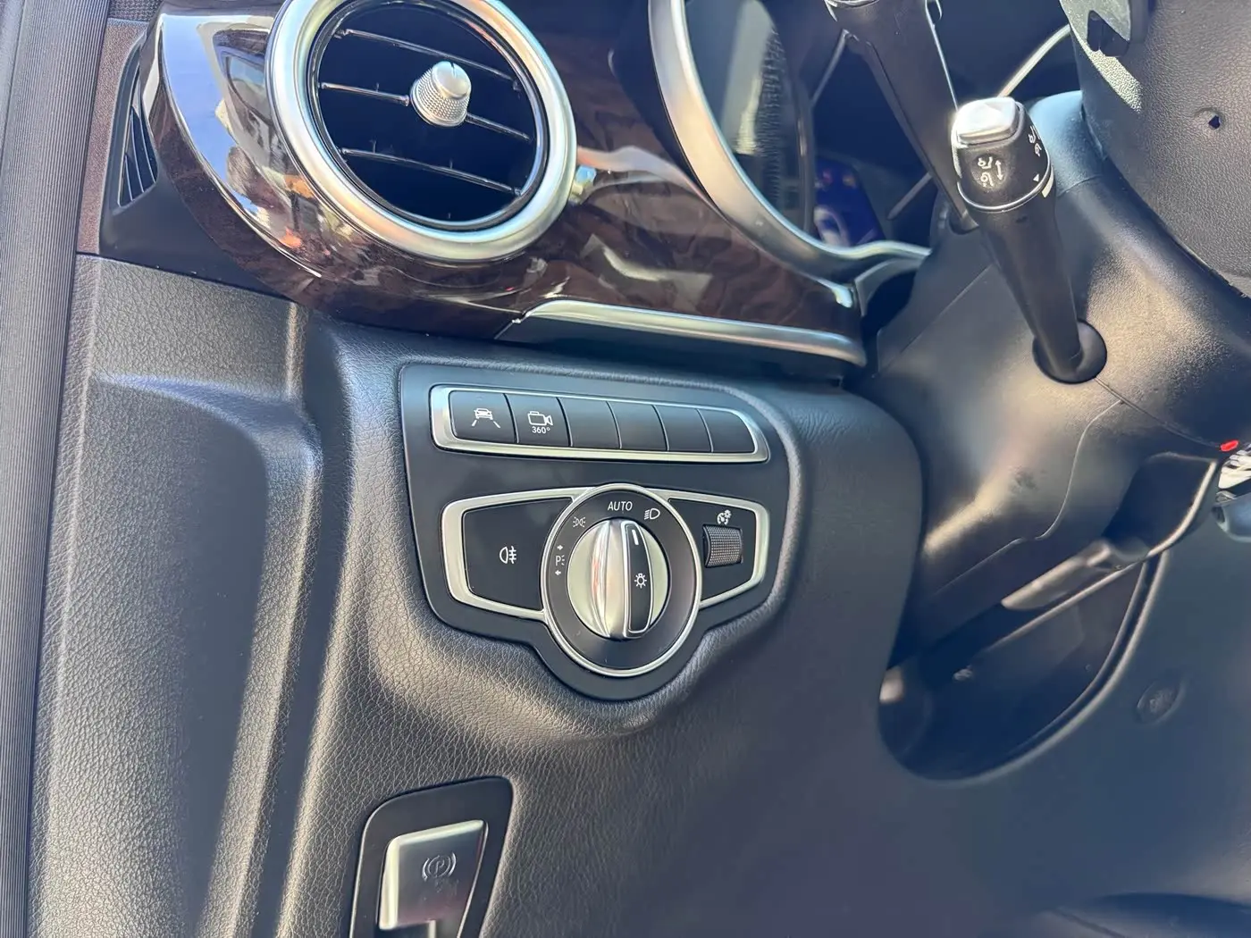 Mercedes-Benz V-Class 2018 — Photo 6/19