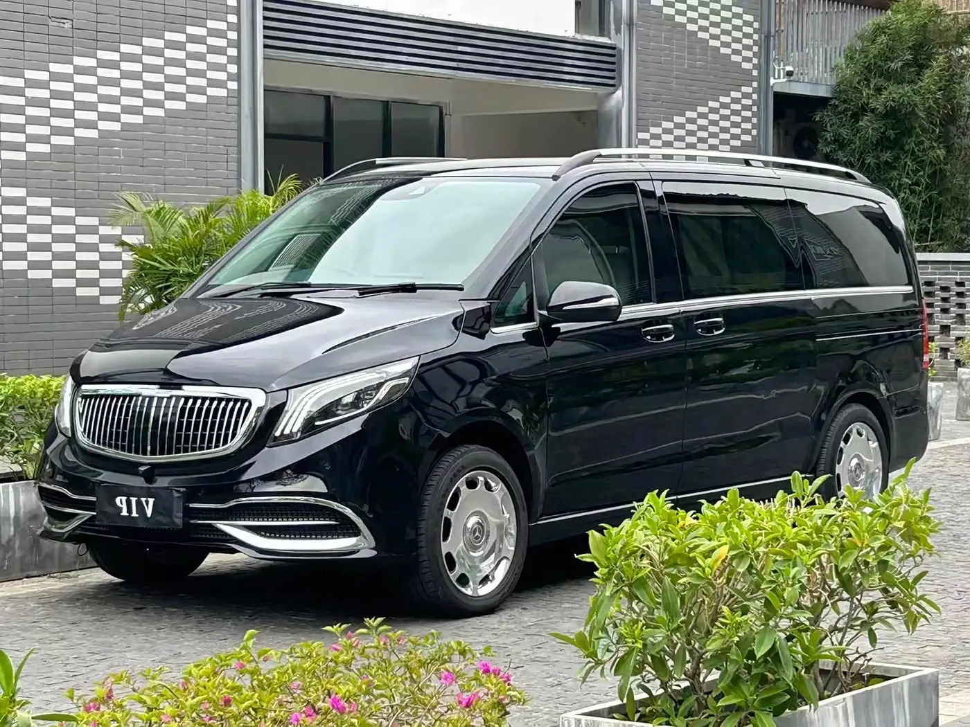 Mercedes-Benz V-Class 2022 — Фото 1/16