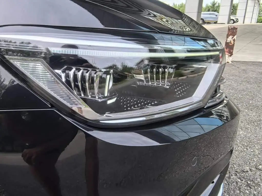 Volkswagen Magotan 2025 — Photo 15/18