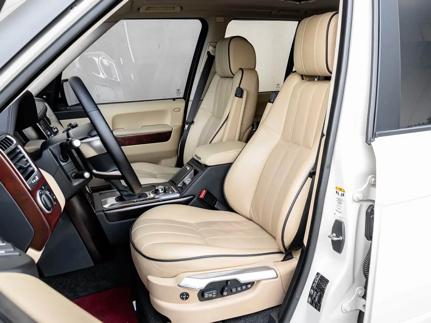 Land Rover Range Rover 2010 — Photo 9/17