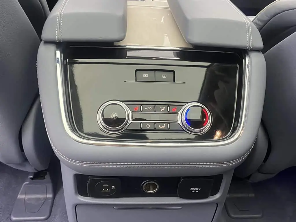 Lincoln Navigator 2023 — Photo 20/20