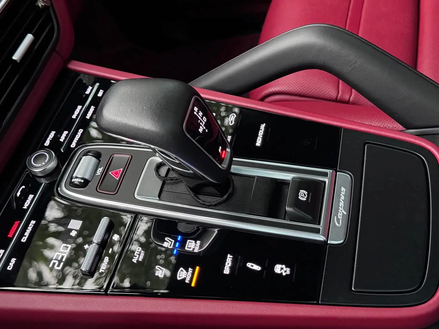 Porsche Cayenne 2020 — Фото 14/19
