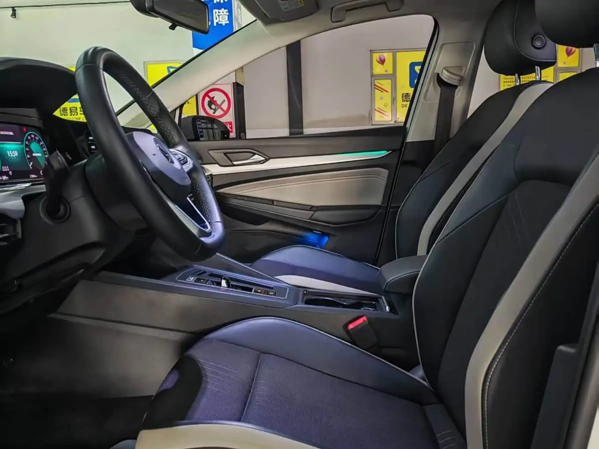 Volkswagen Golf 2022 — Photo 9/12