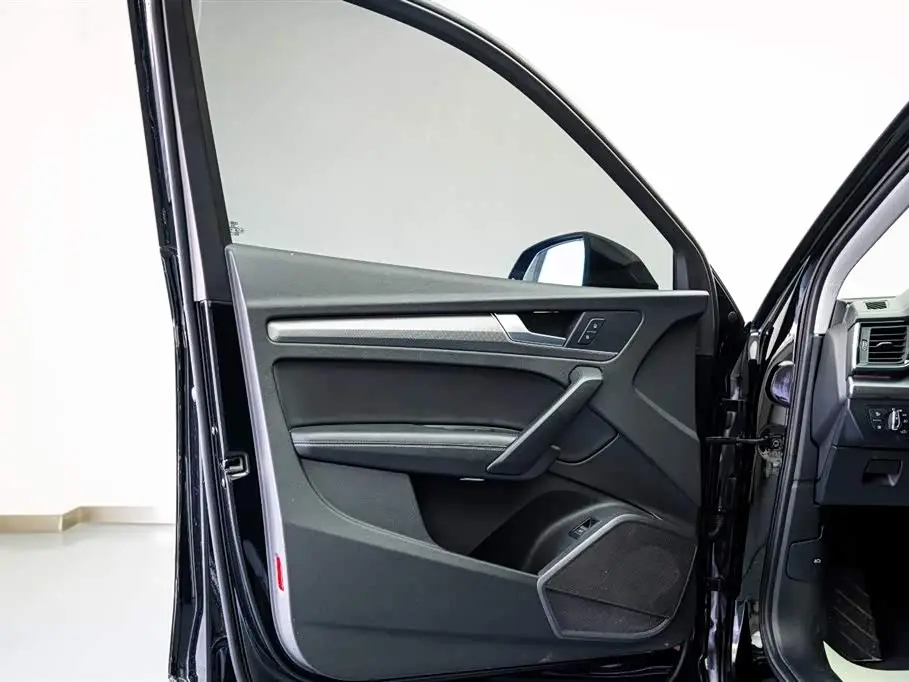 Audi Q5L 2023 — Фото 10/20