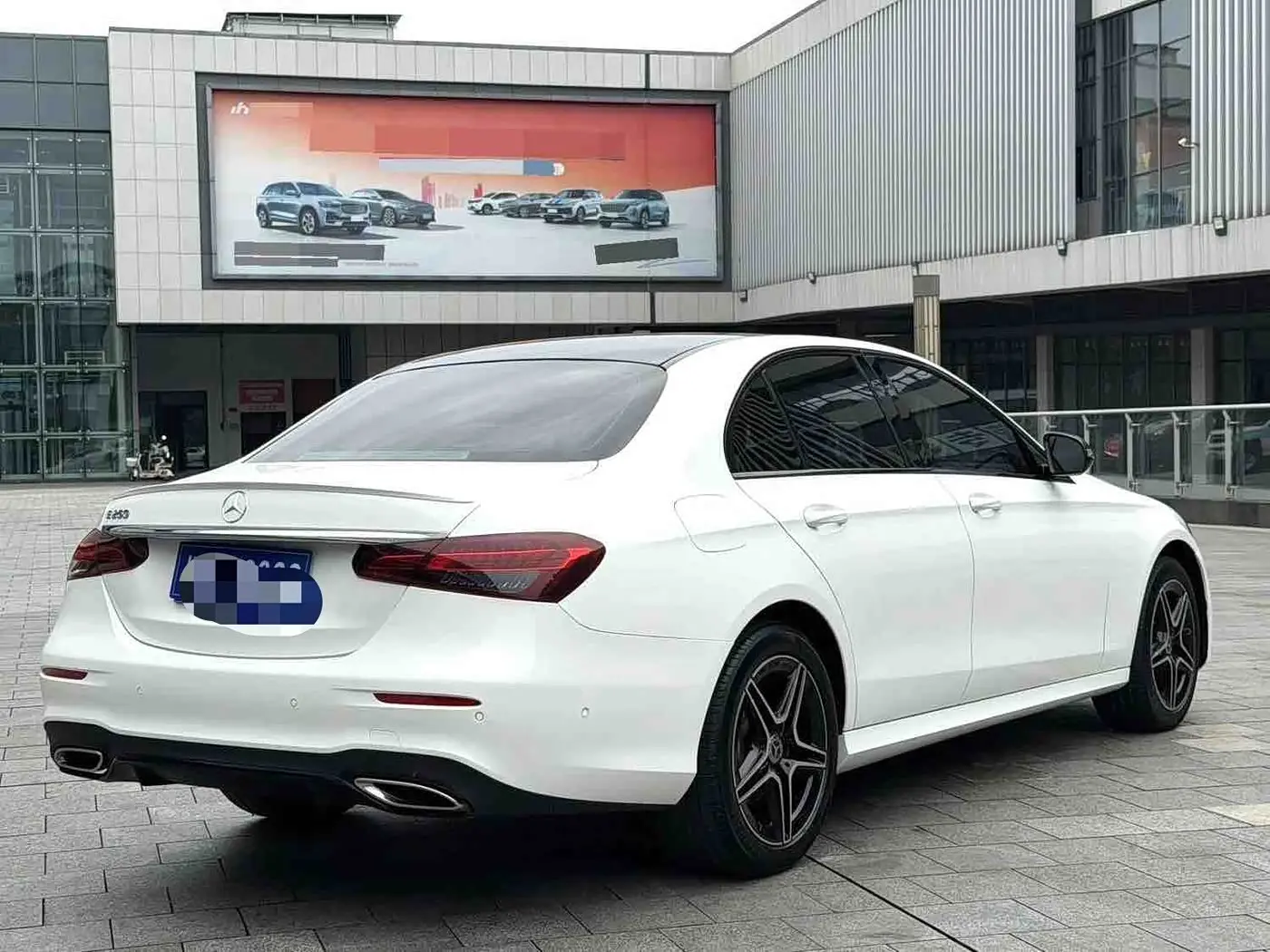 Mercedes-Benz E-Class 2021 — Фото 8/9