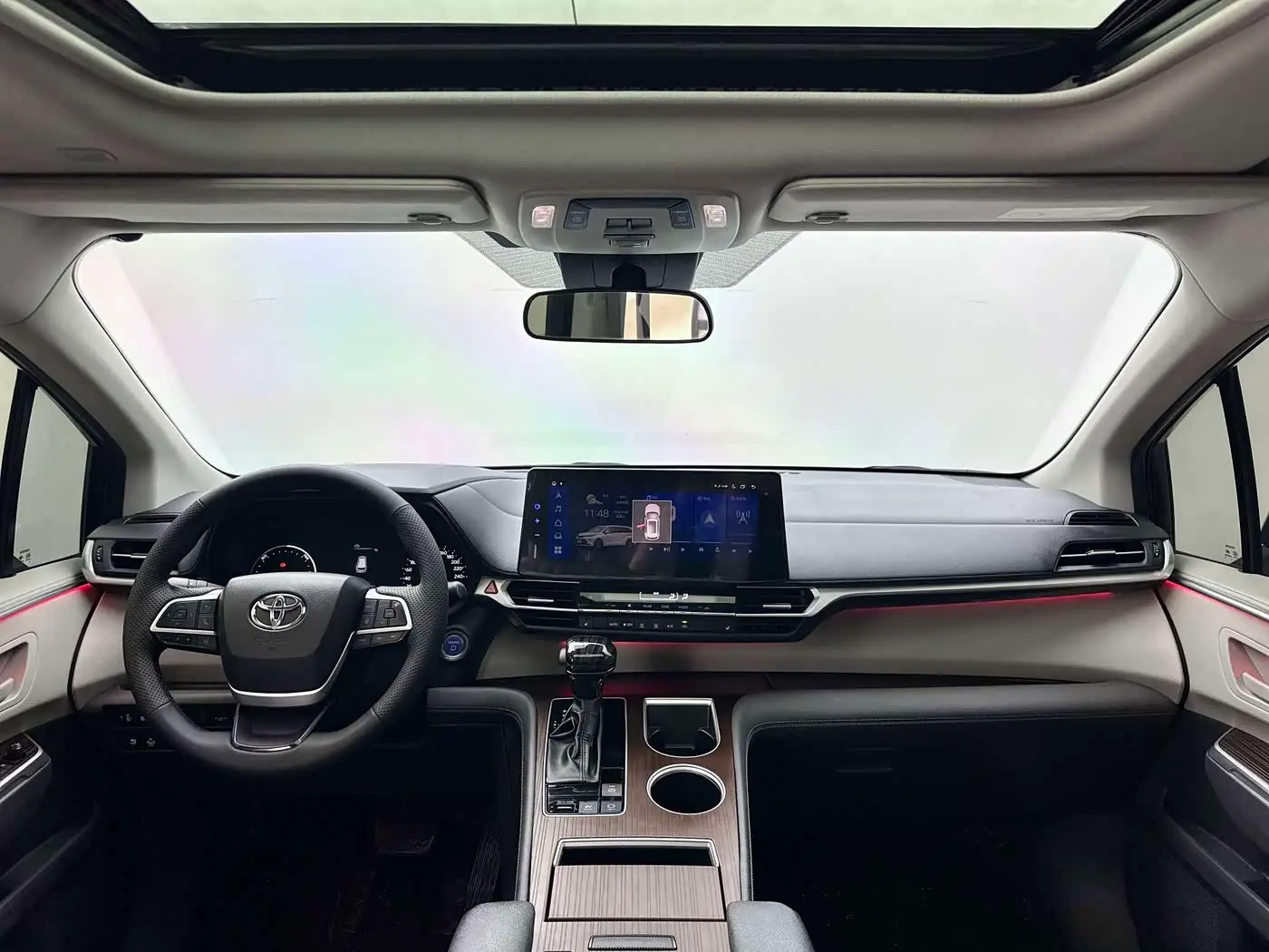 Toyota Sienna 2023 — Photo 8/17