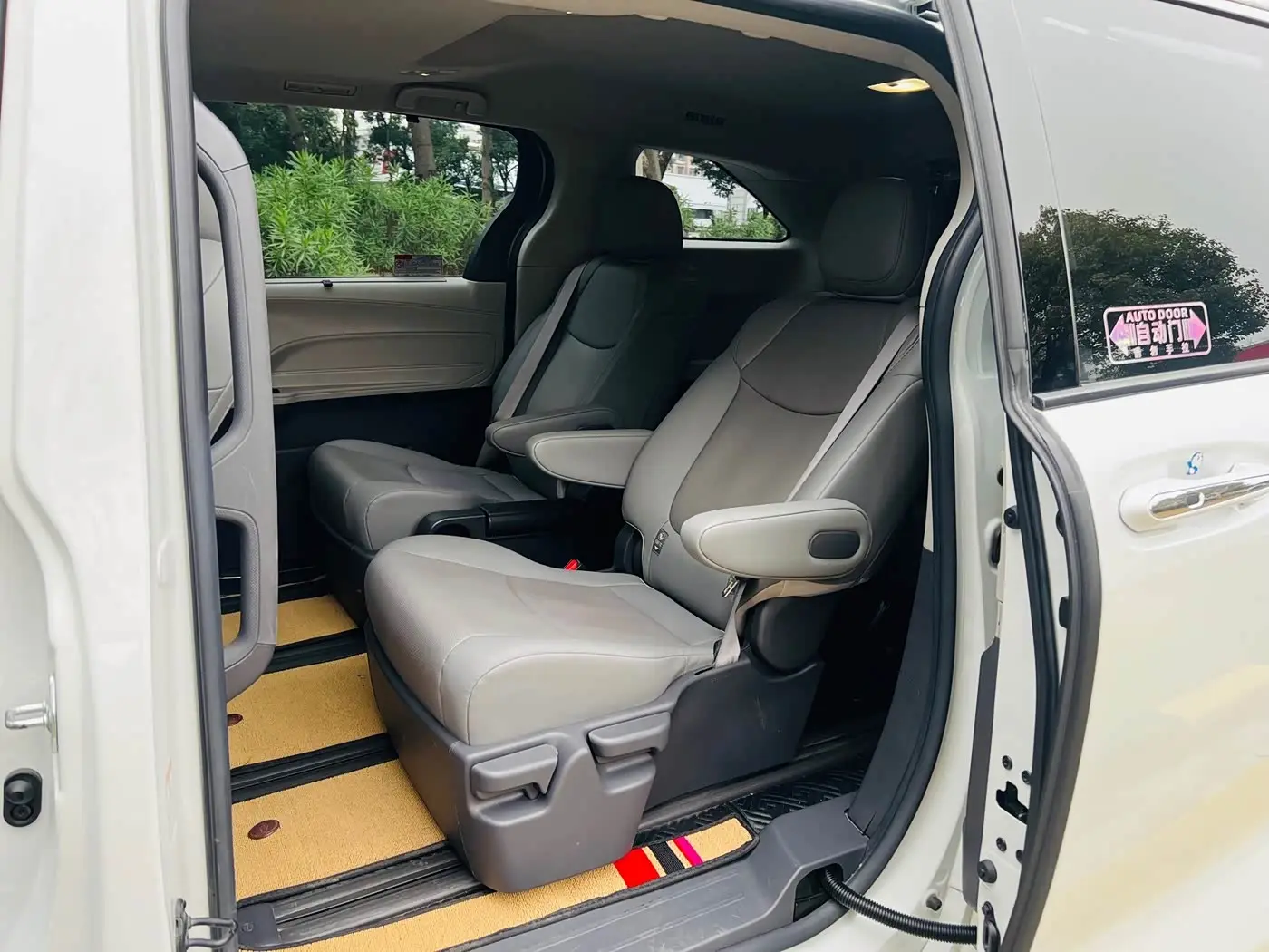 Toyota Sienna 2023 — Photo 9/20