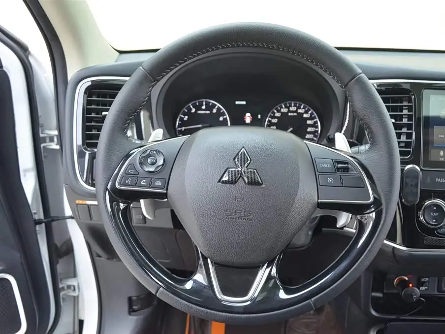 Mitsubishi Outlander 2022 — Photo 9/16