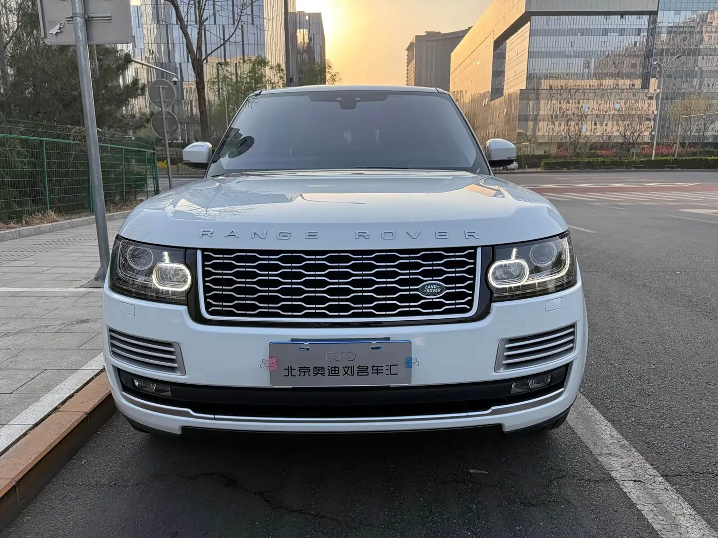 Land Rover Range Rover 2018 — Фото 1/20