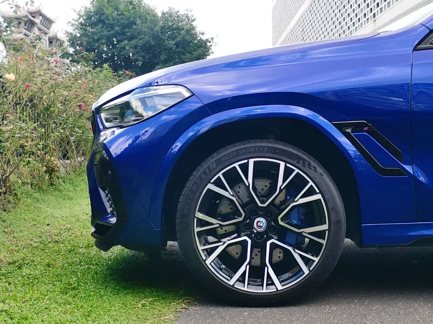 BMW X6 M 2023 — Фото 11/20
