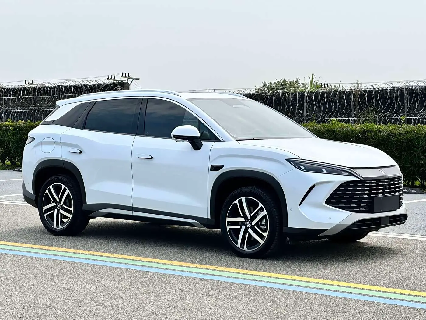 BYD Song L DM-i 2025 — Фото 3/20