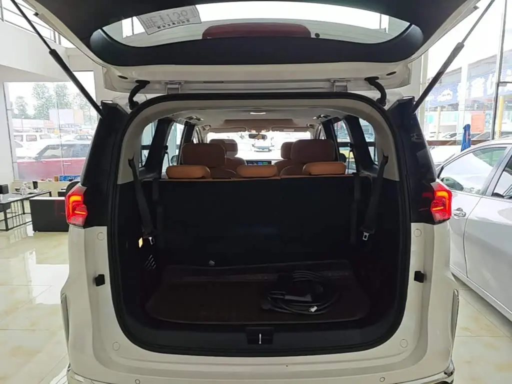 SAIC Maxus Maxus G50 PHEV 2025 — Фото 19/20