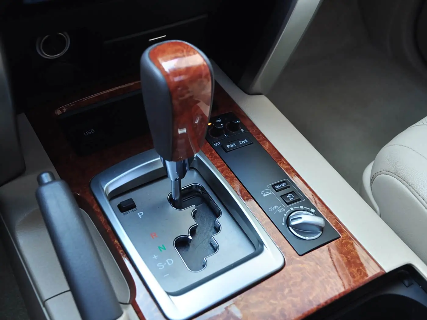 Toyota Land Cruiser 2014 — Photo 13/19