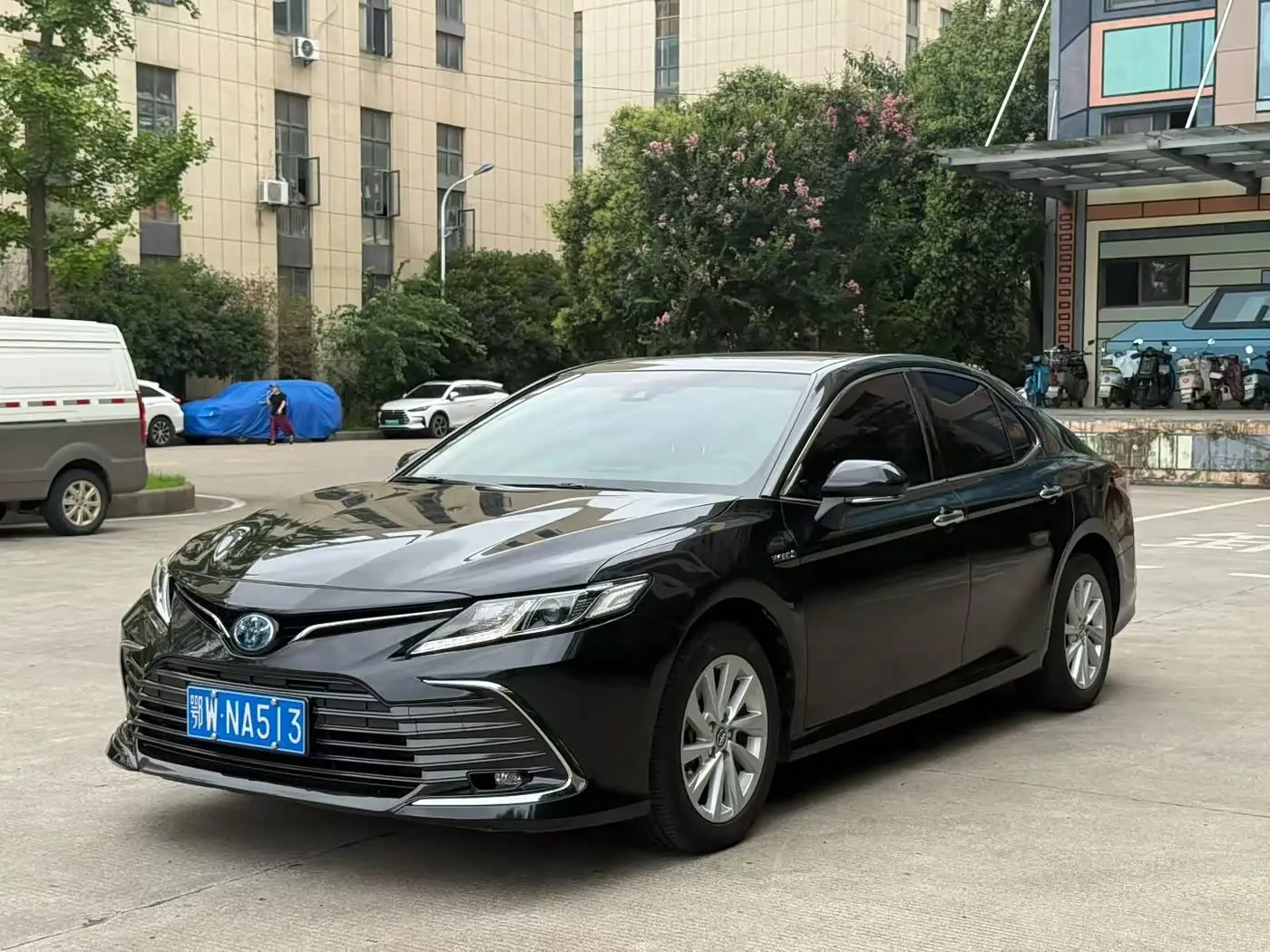 Toyota Camry 2021 — Photo 1/9