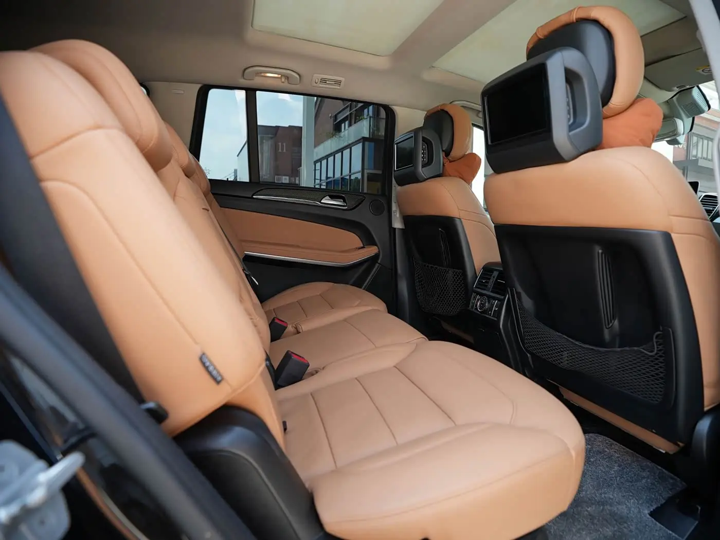 Mercedes-Benz GLS 2016 — Photo 10/20
