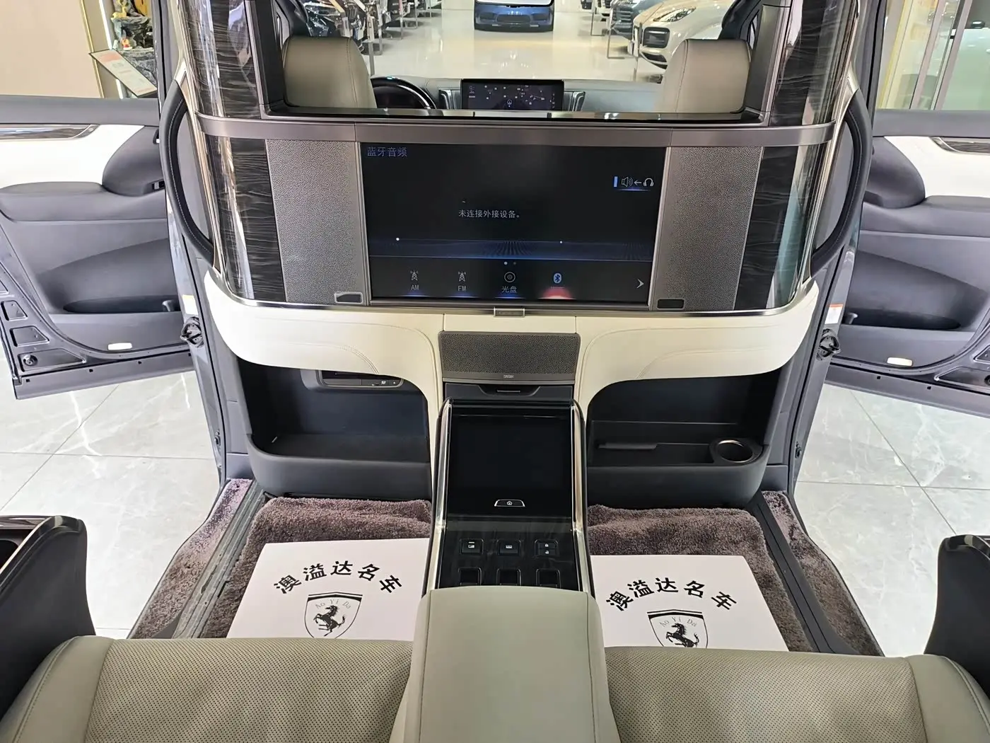 Lexus LM 2021 — Фото 10/20