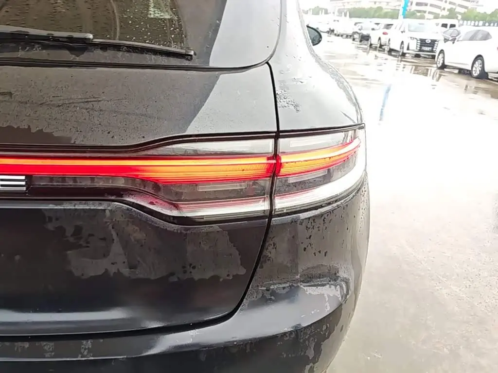 Porsche Macan 2019 — Photo 8/20