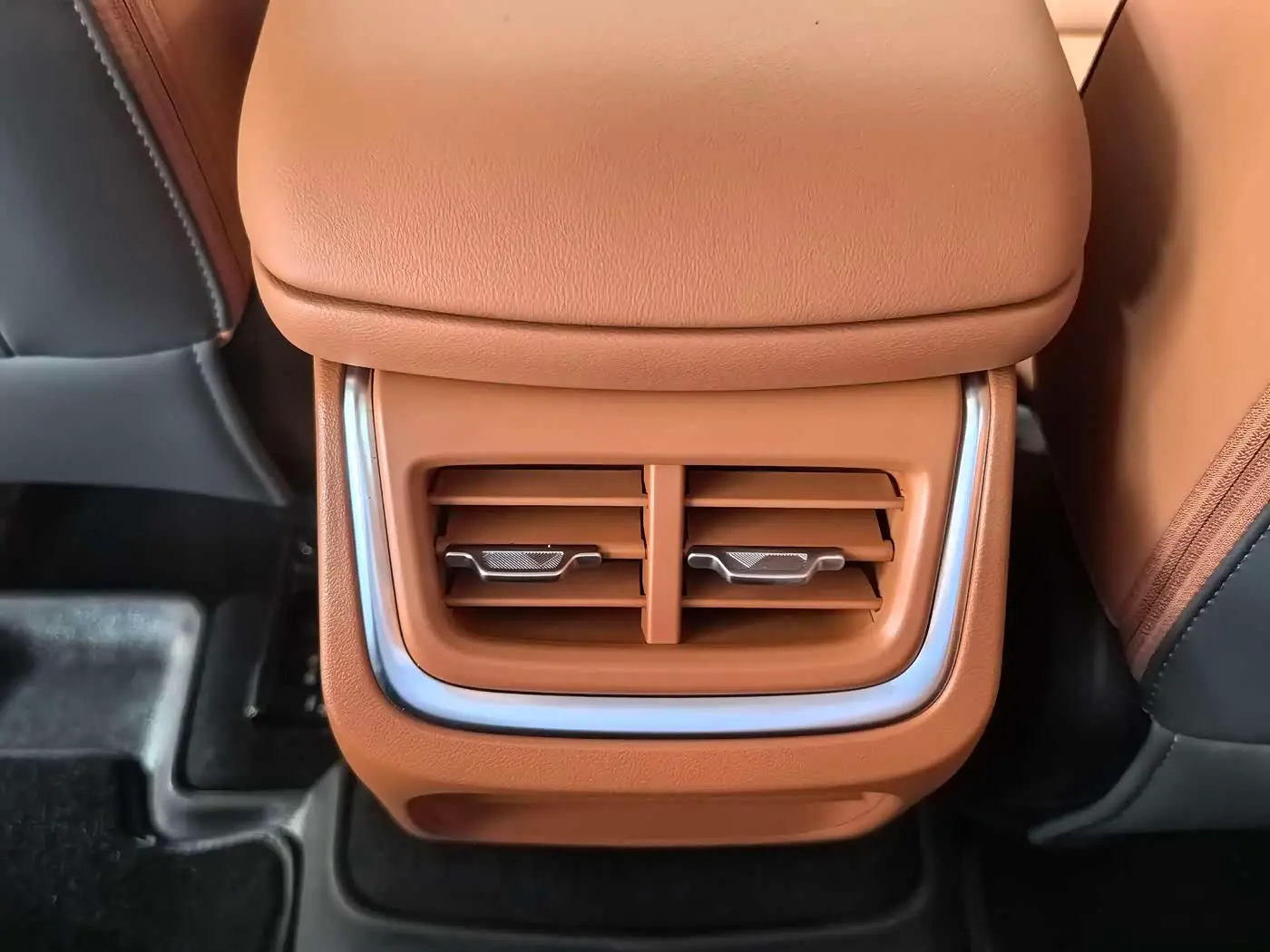 Haval Xiaolong MAX 2025 — Photo 10/20